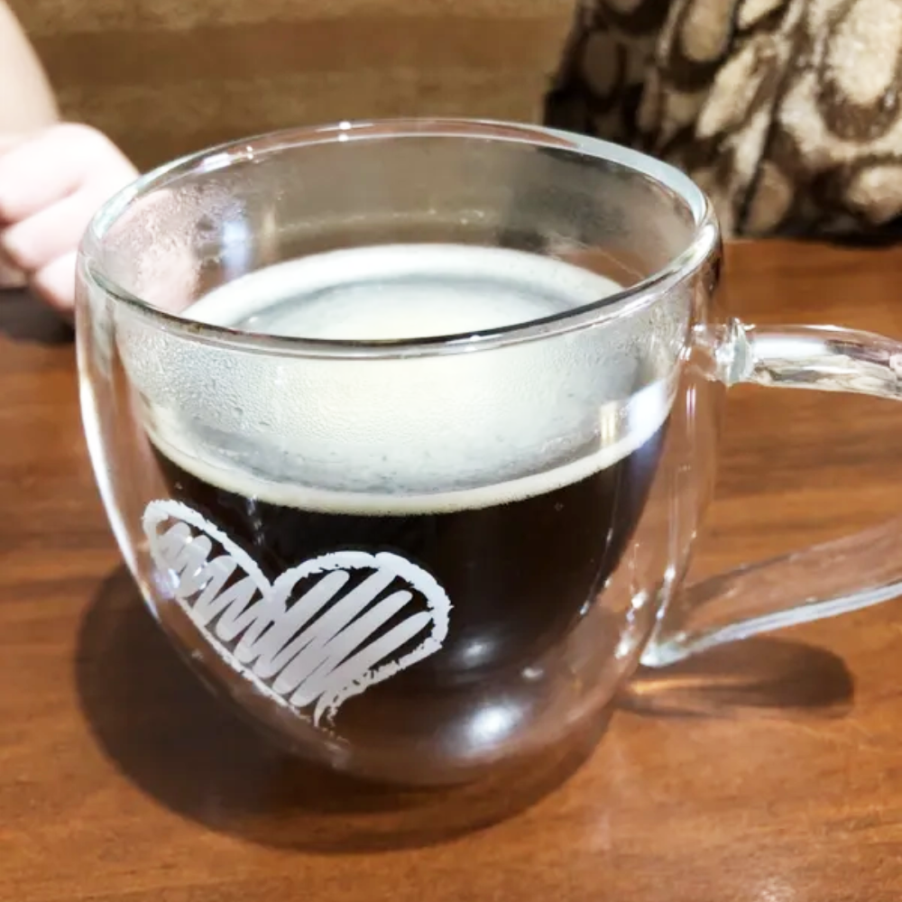 Tasse à boire en verre à double couche à motif de cœur de 9,5 oz