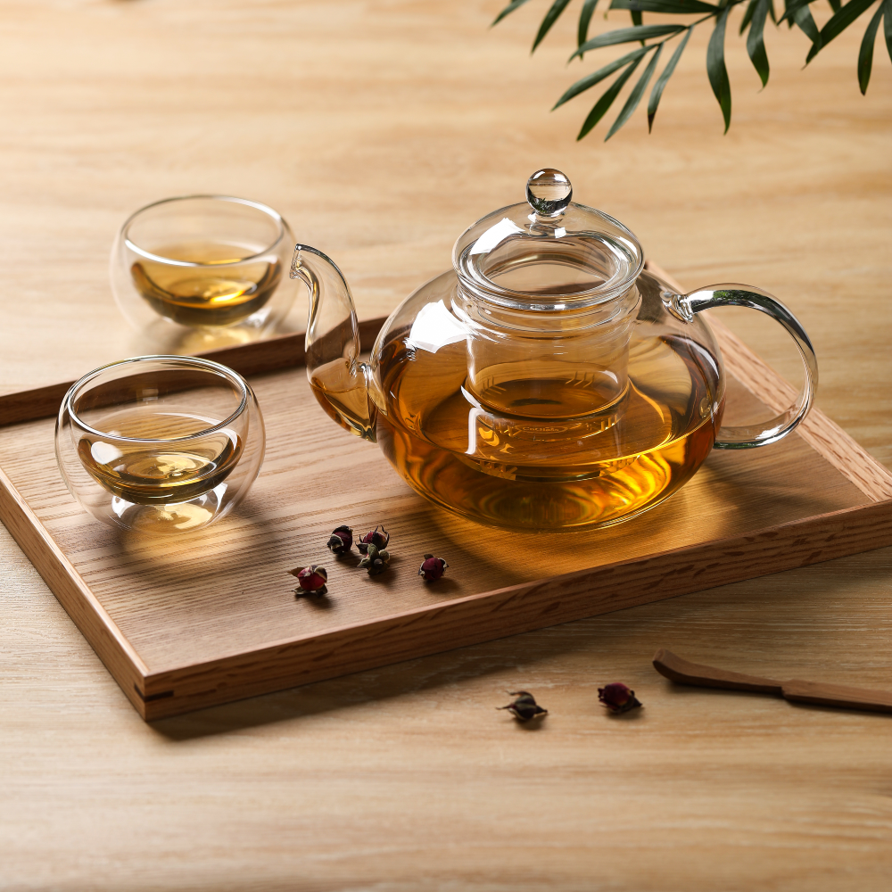 Ensemble de 5 tasses à thé en verre pour théière et théière sur la cuisinière